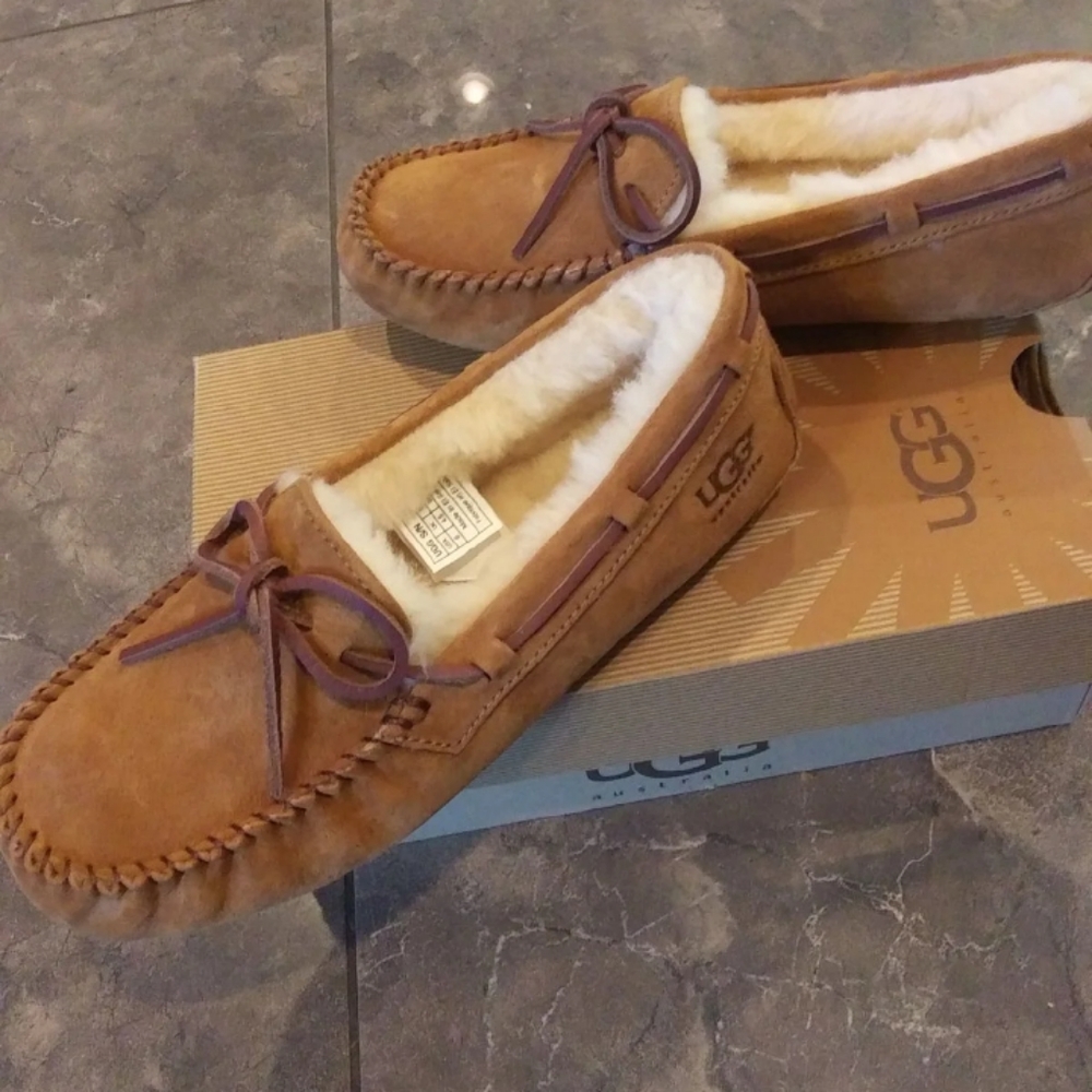 ❌SOLD❌New Authentic Ugg Women's Dakota Mocassins